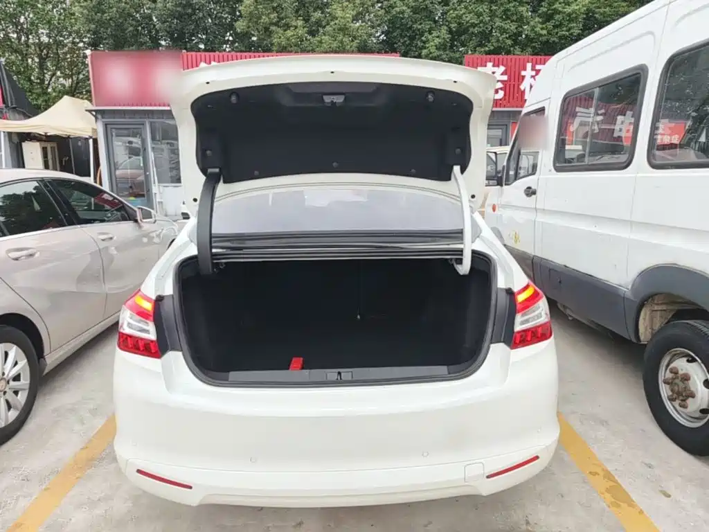 Peugeot 408 — миниатюра 19