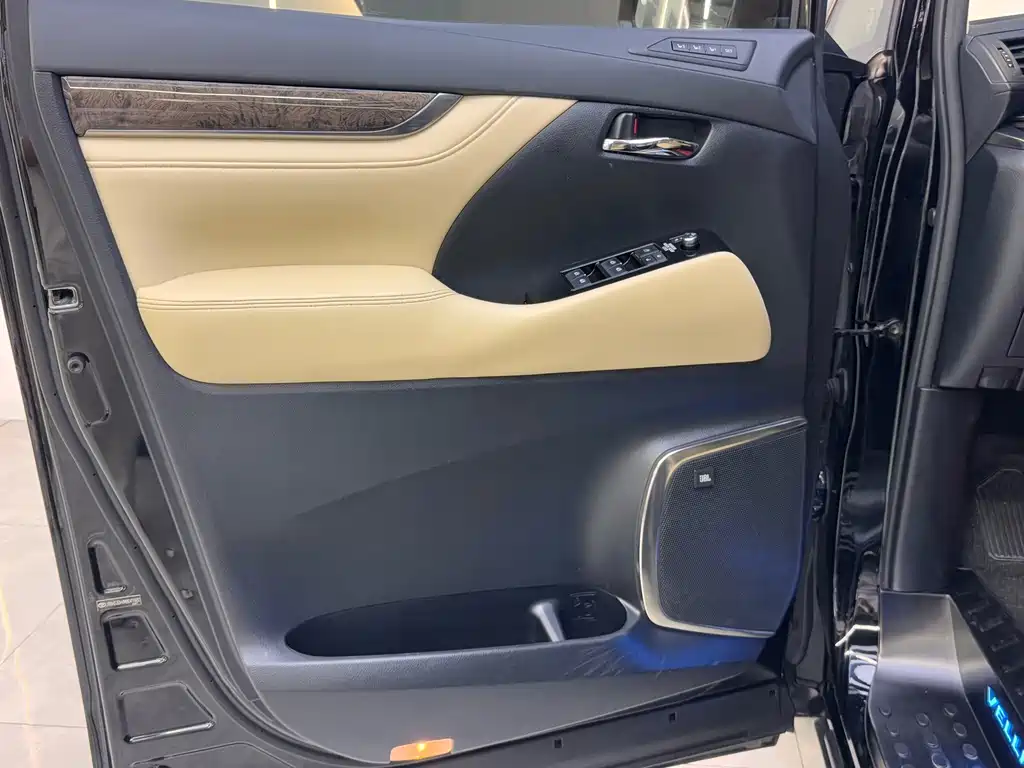 Toyota Vellfire — миниатюра 13