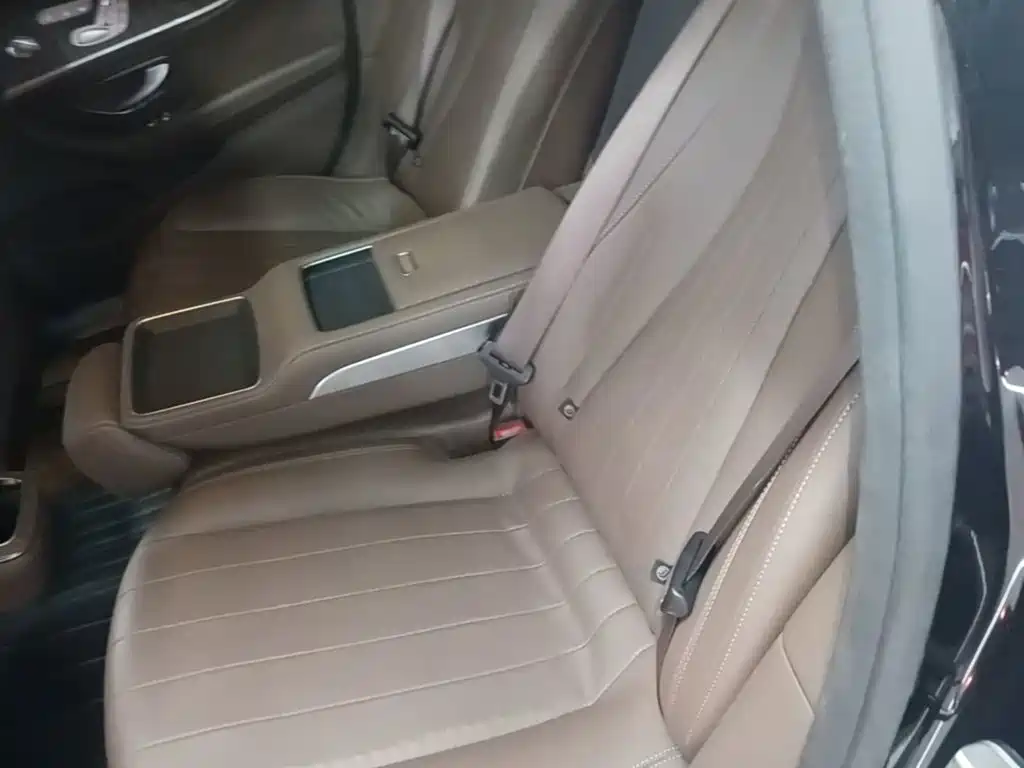 Mercedes-Benz E-Class — миниатюра 17