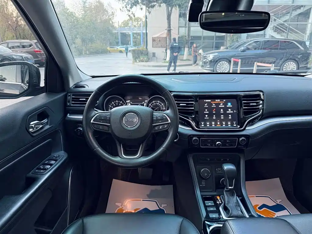 JEEP GRAND COMMANDER