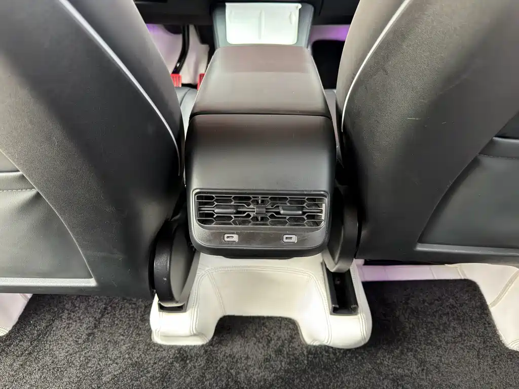 Tesla Model Y — миниатюра 14