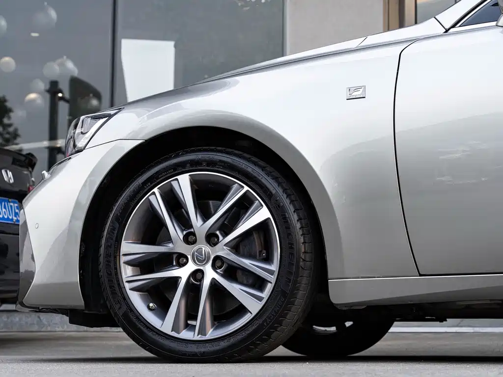 Lexus IS — миниатюра 7