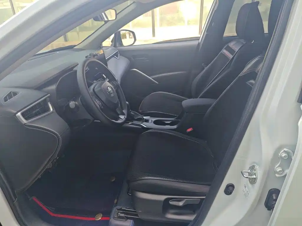 Toyota Corolla Cross — миниатюра 12