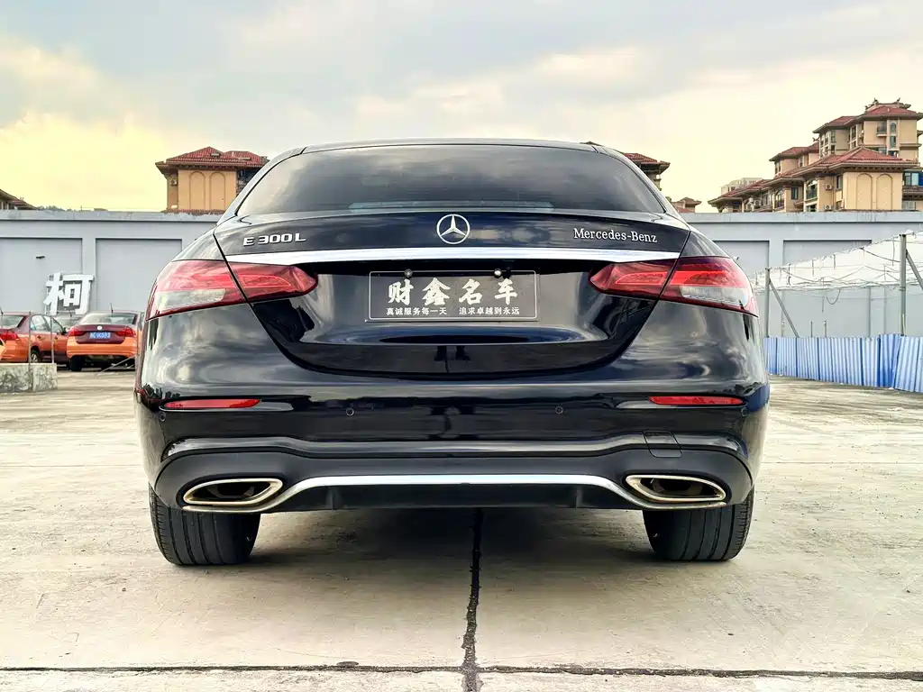 Mercedes-Benz E-Class — миниатюра 10