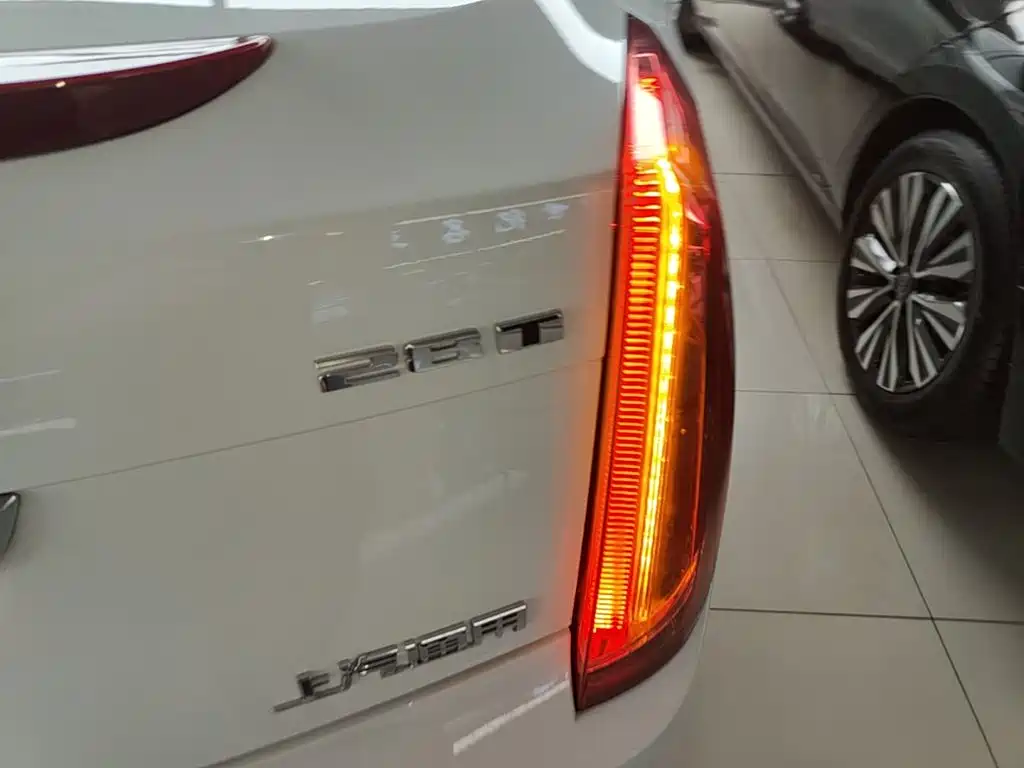 Cadillac XTS — миниатюра 8