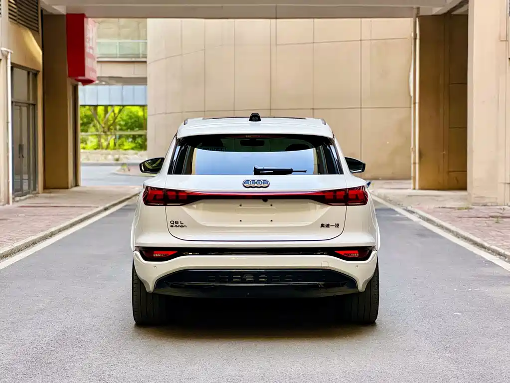Audi Q6L e-tron — миниатюра 5