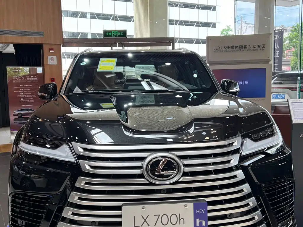 Lexus LX 2025 700h