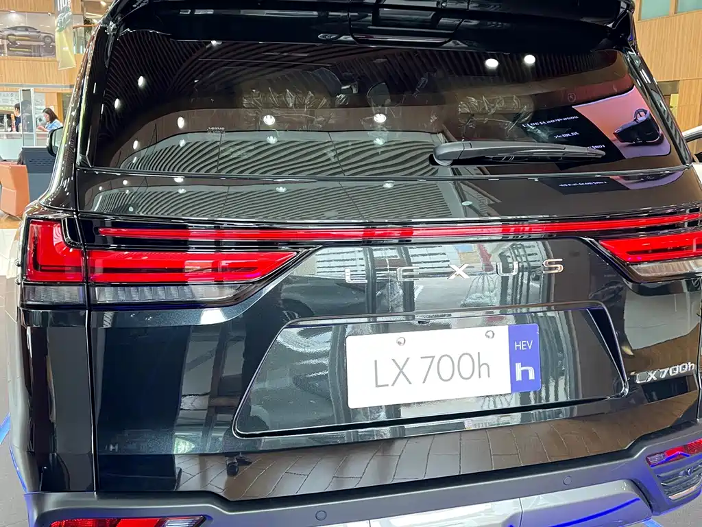 Lexus LX 2025 700h