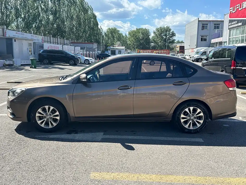 Soueast V5 2015 plus 1.5L MT