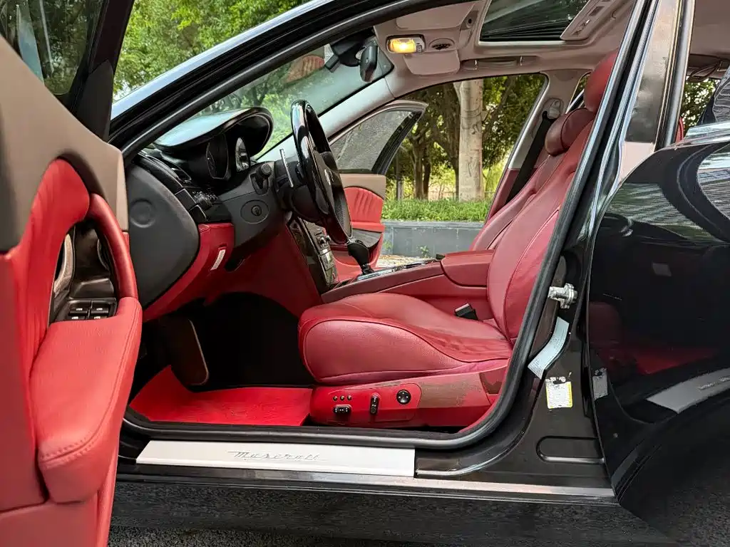 Maserati Quattroporte — миниатюра 8