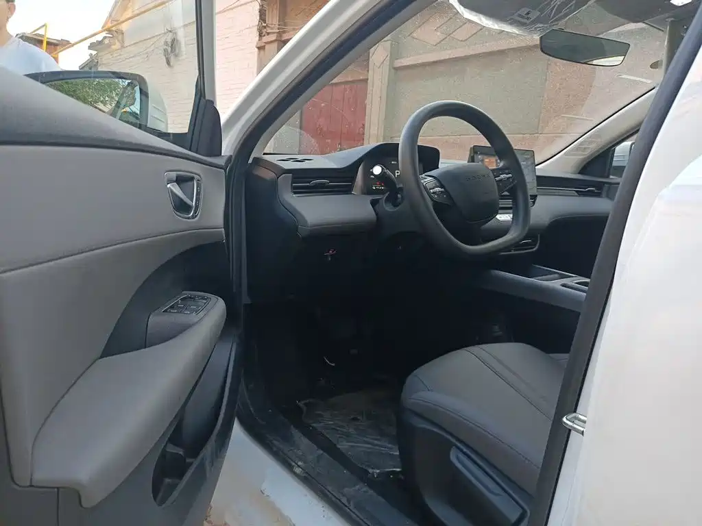 Roewe Young Wai D6 — миниатюра 13