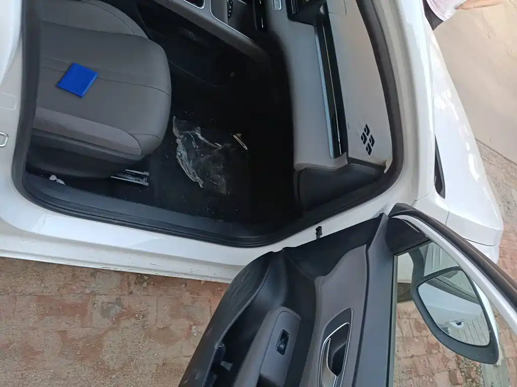 Roewe Young Wai D6 — миниатюра 22