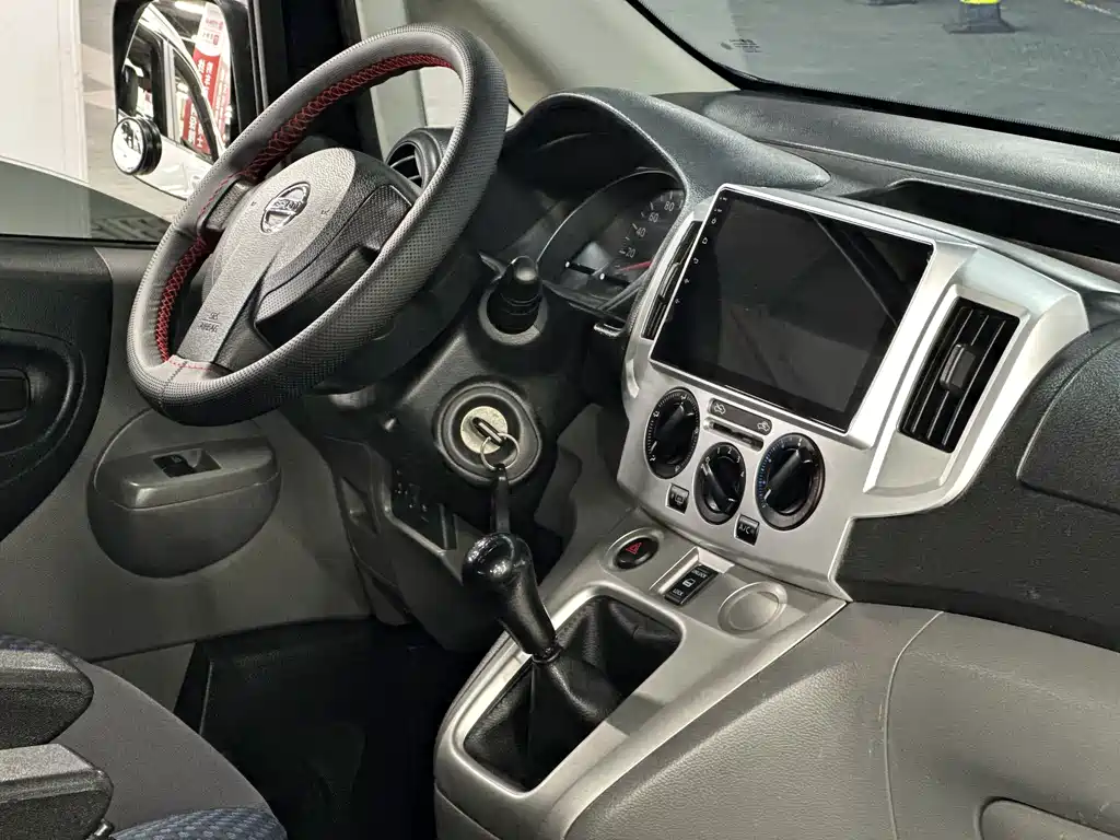 Nissan NV200 — миниатюра 10