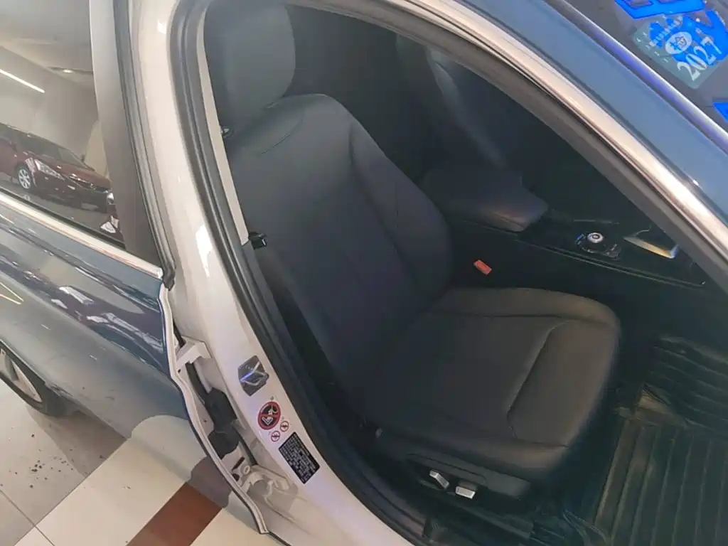 BMW 3 Series — миниатюра 25