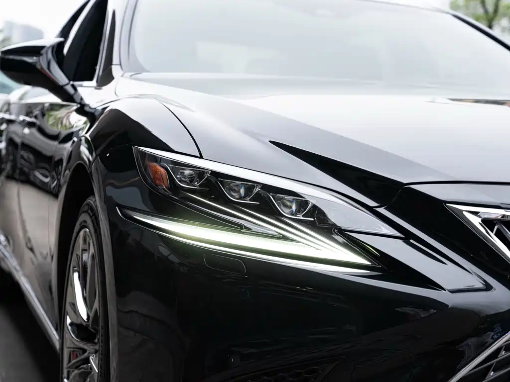 Lexus LS — миниатюра 6