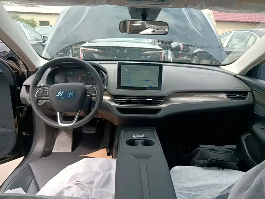 Hongqi E-QM5 2025 610km PLUS