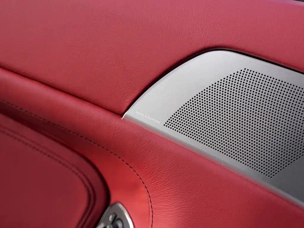 Aston Martin V8 Vantage — миниатюра 14