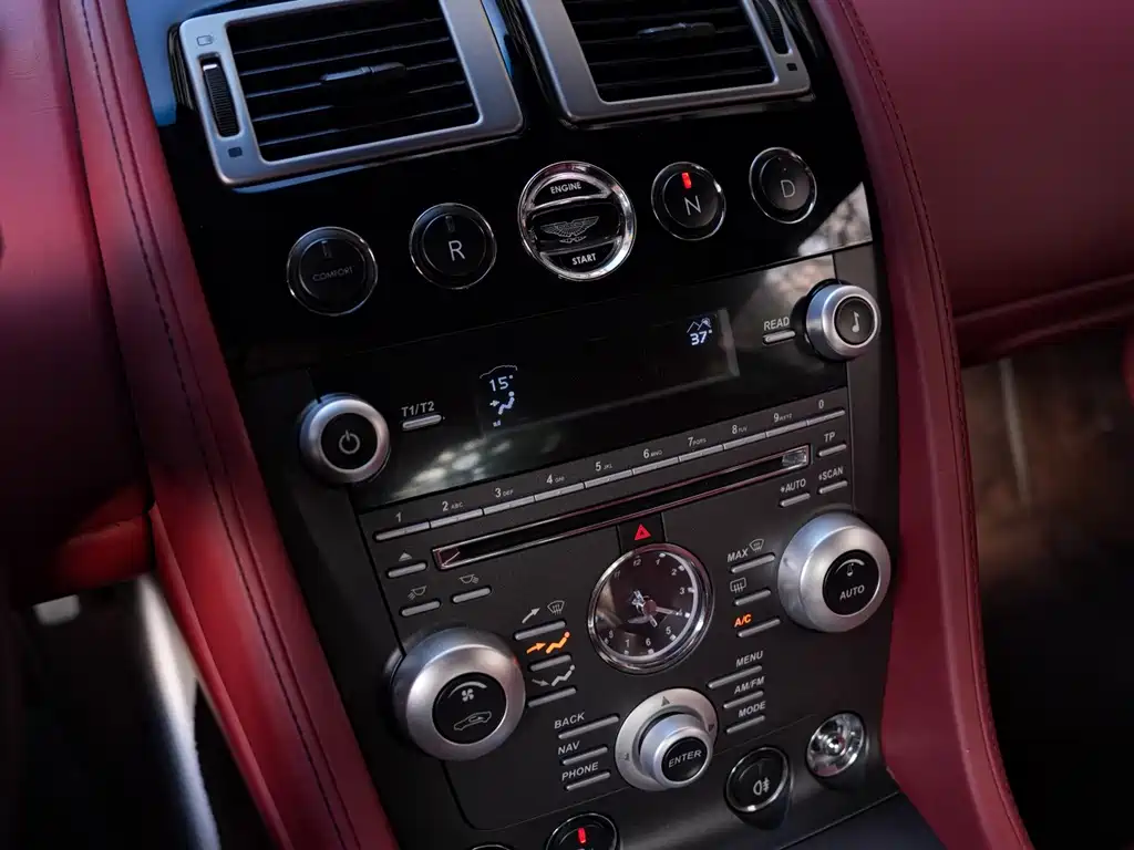 Aston Martin V8 Vantage — миниатюра 16
