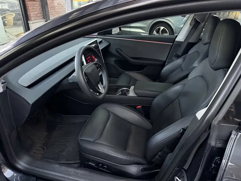 Tesla Model 3 — миниатюра 8