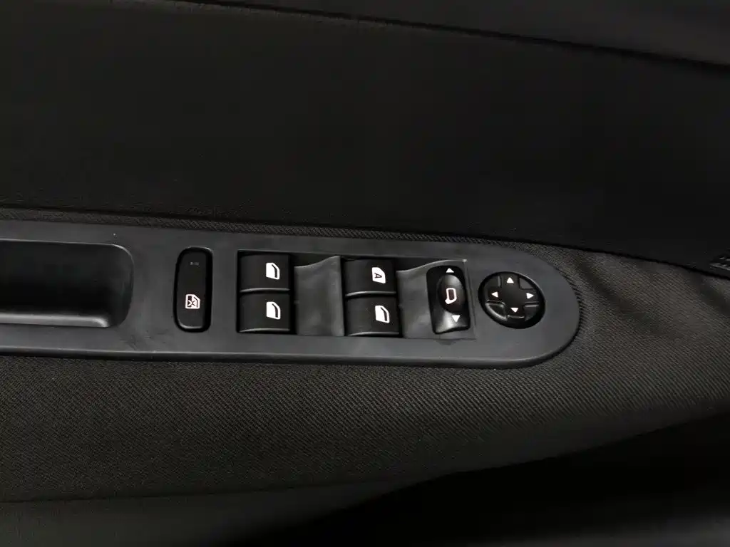 Peugeot 308 — миниатюра 9
