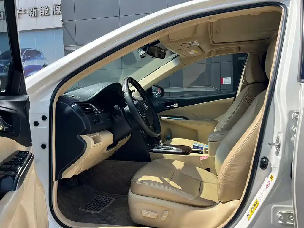Toyota Camry — миниатюра 5