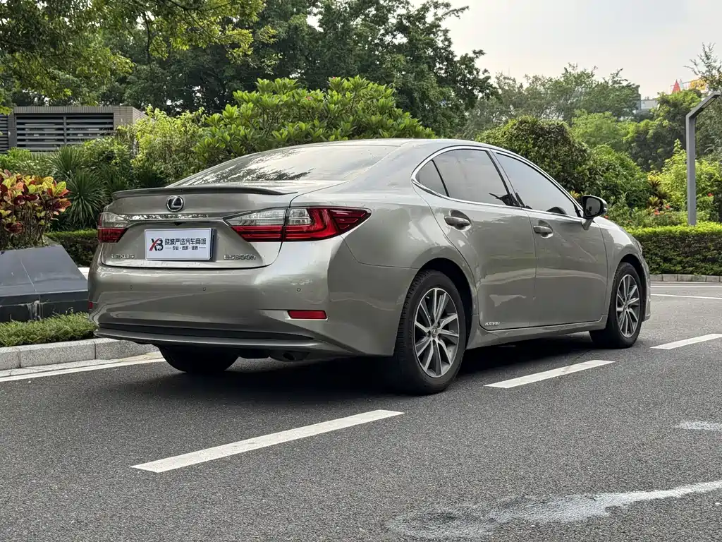 Lexus ES — миниатюра 4