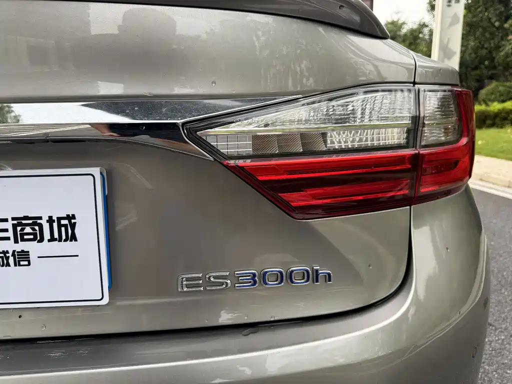 Lexus ES — миниатюра 6