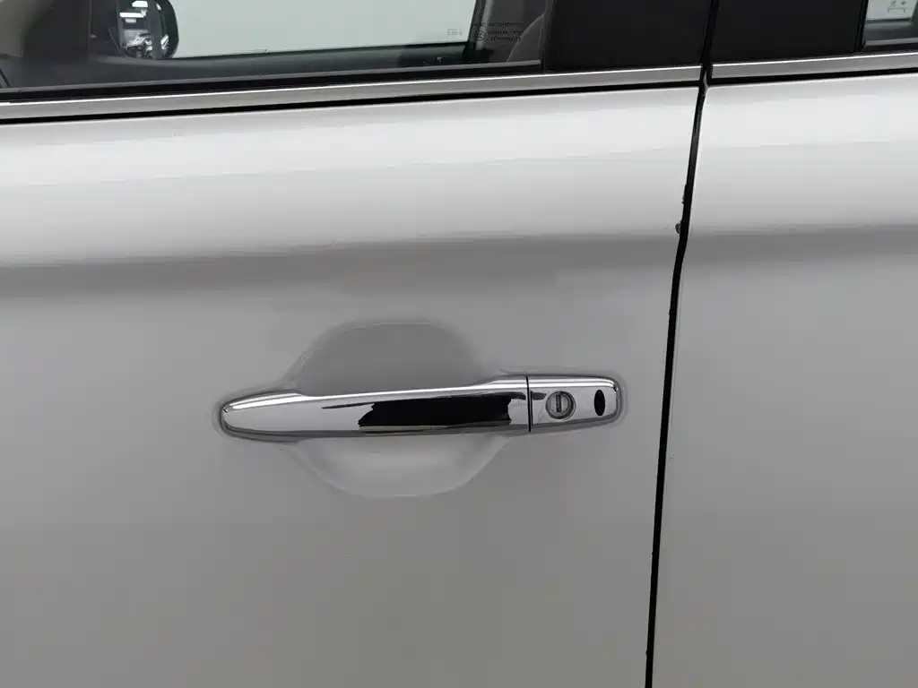 Mitsubishi Outlander — миниатюра 18