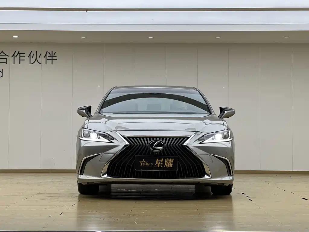 Lexus ES — миниатюра 2