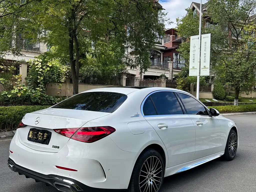 Mercedes-Benz C-Class — миниатюра 6