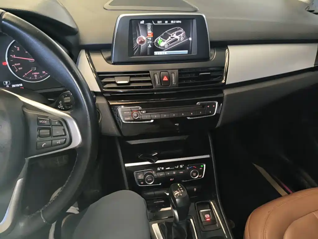 BMW 2 Series Active Tourer — миниатюра 13
