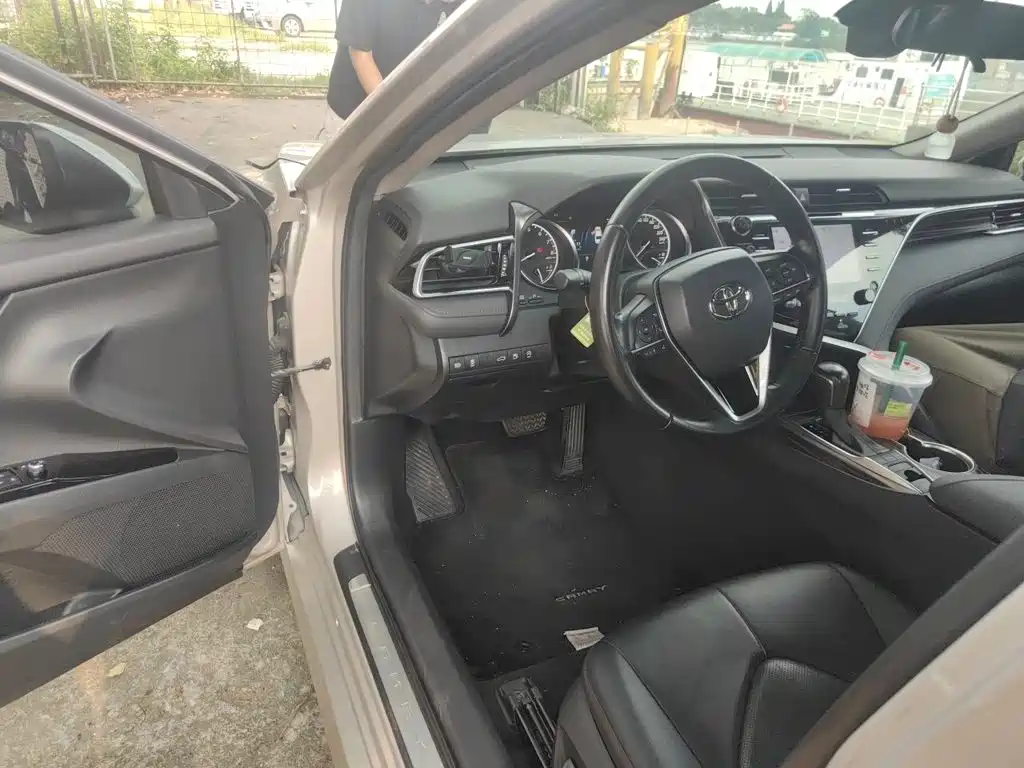 Toyota Camry — миниатюра 12