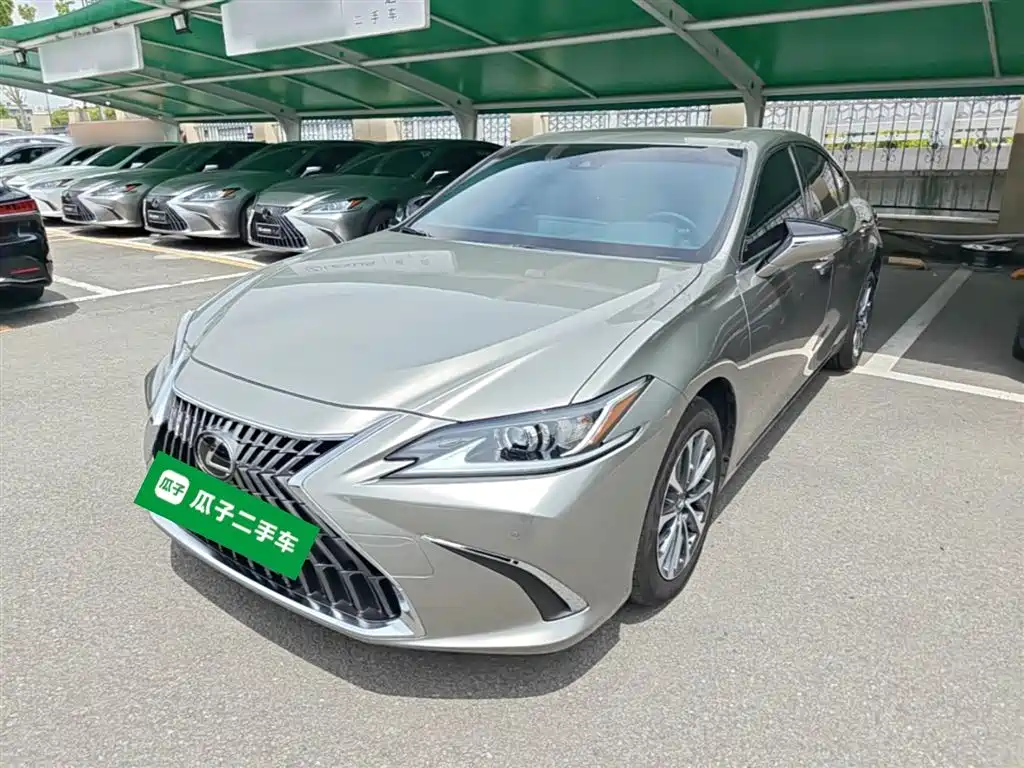 Lexus ES 2024