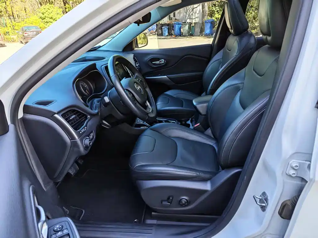 Jeep Cherokee — миниатюра 9