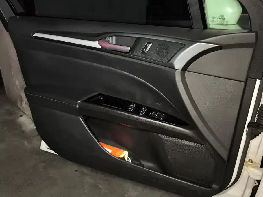 Ford Mondeo — миниатюра 7
