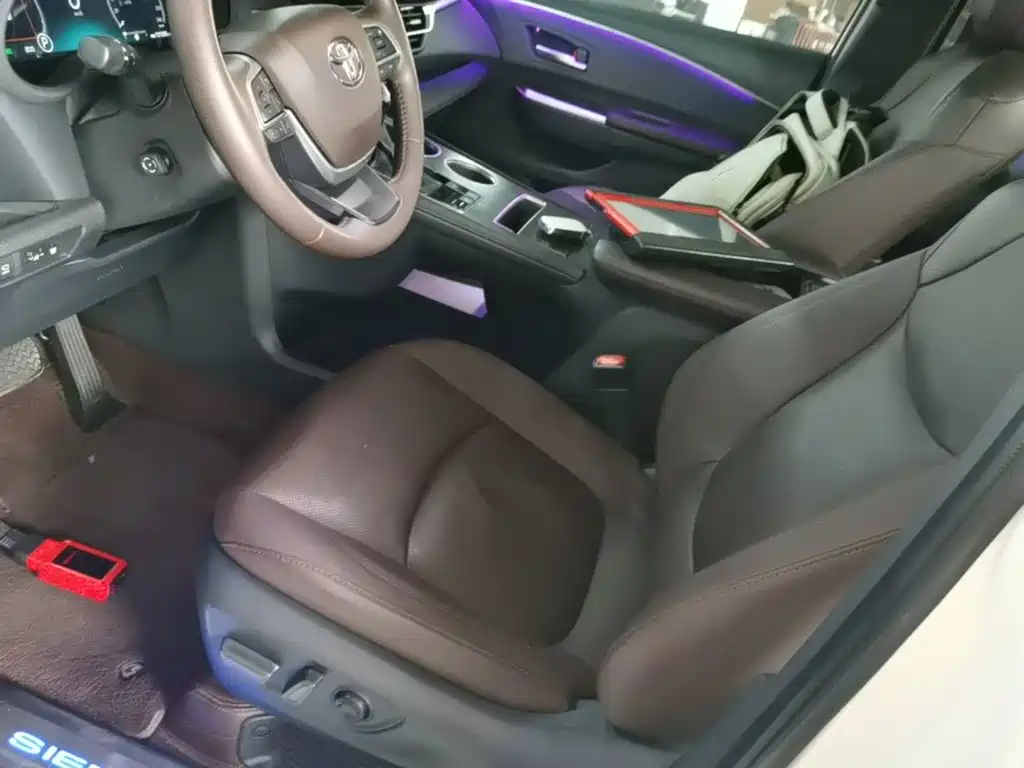 Toyota Sienna — миниатюра 15