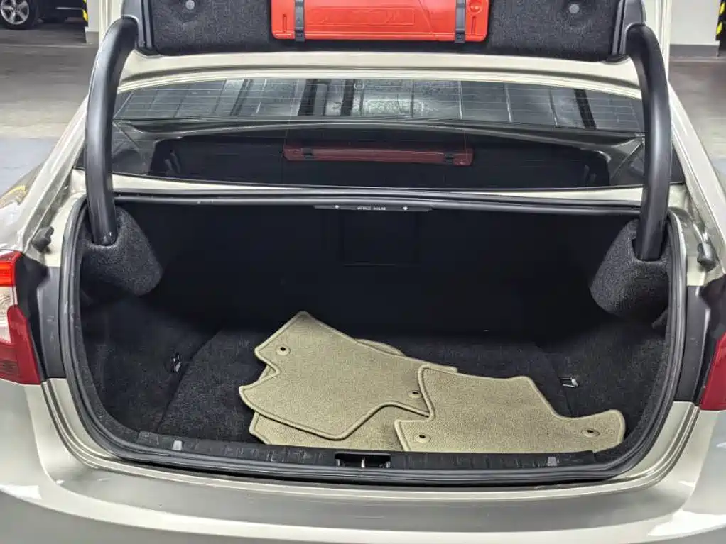 Volvo S60 (Import) — миниатюра 9