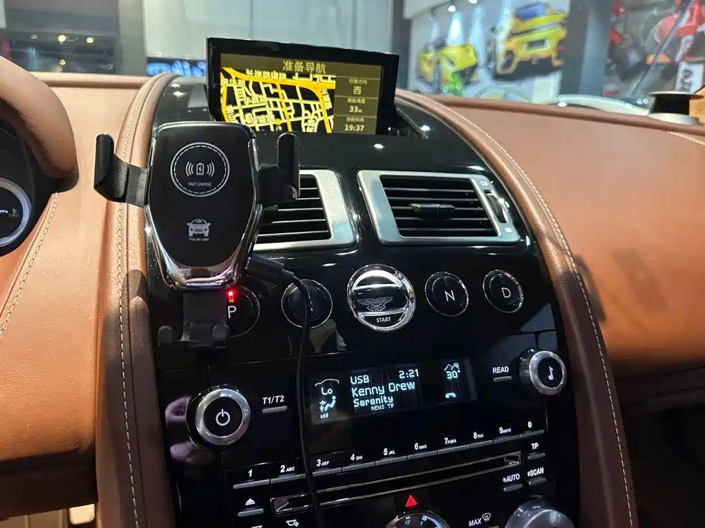 Aston Martin Rapide — миниатюра 16
