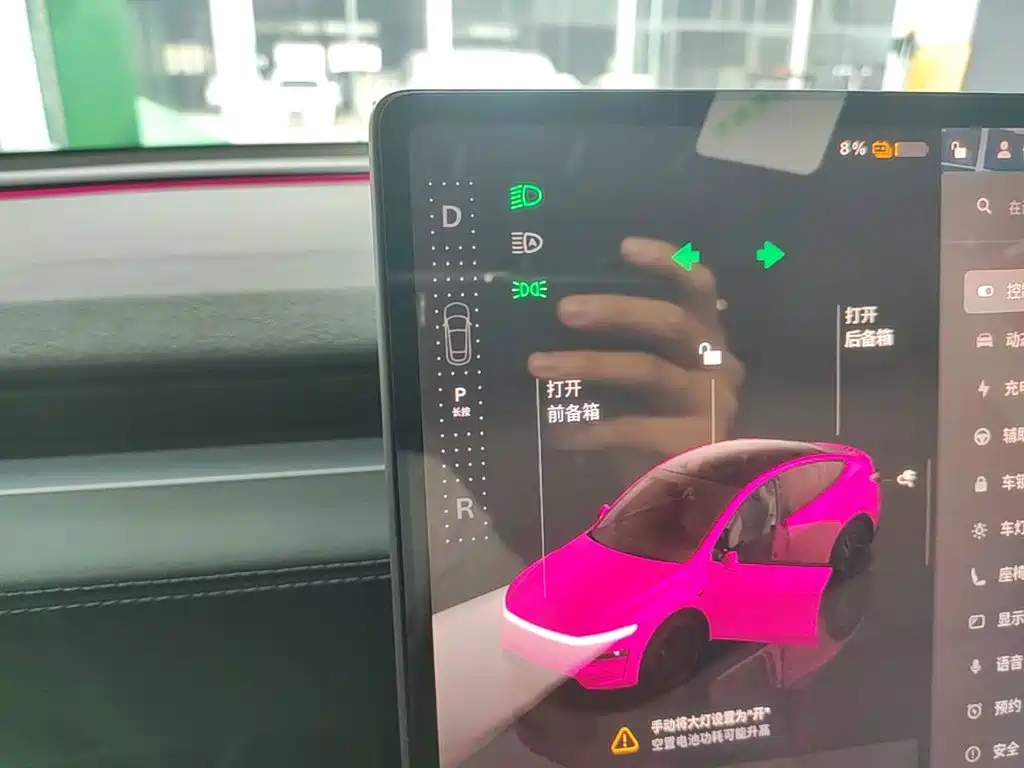 Tesla Model Y — миниатюра 14