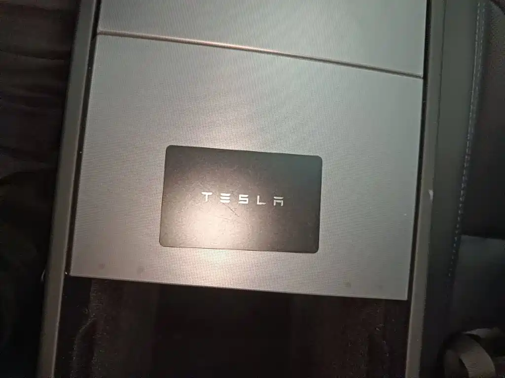 Tesla Model 3 — миниатюра 9