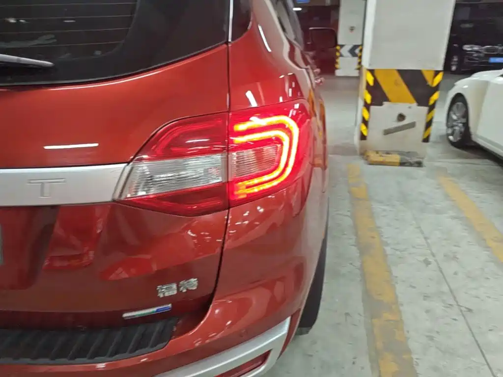 Ford Everest — миниатюра 8
