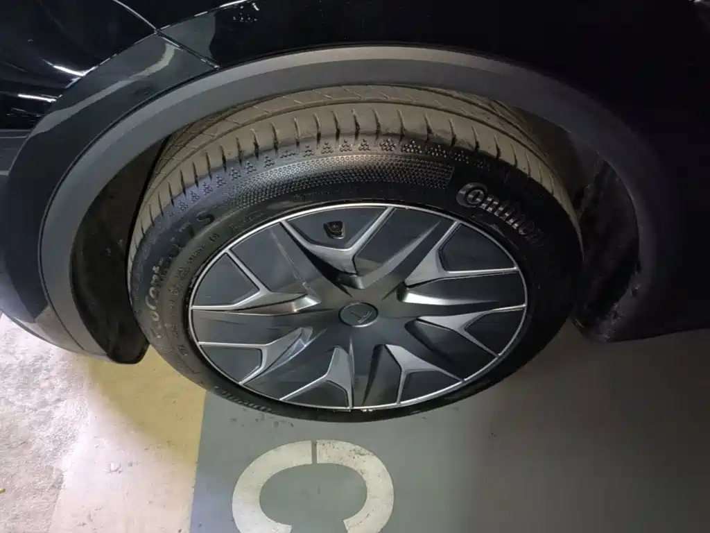 Tesla Model Y L — миниатюра 23