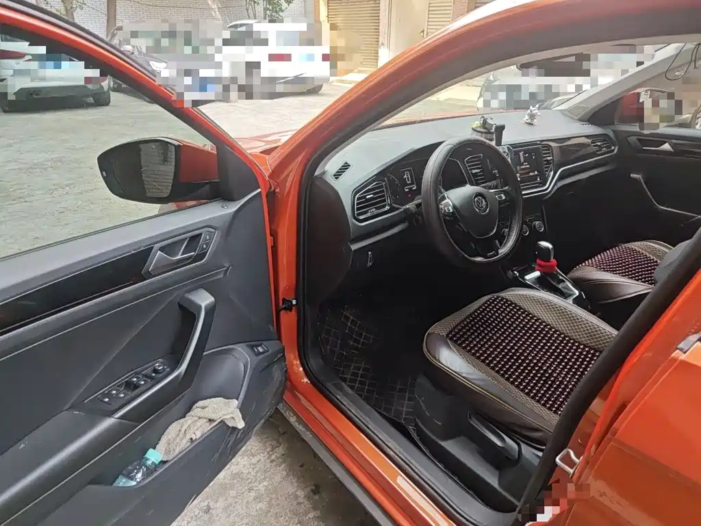 Volkswagen T-Roc — миниатюра 12