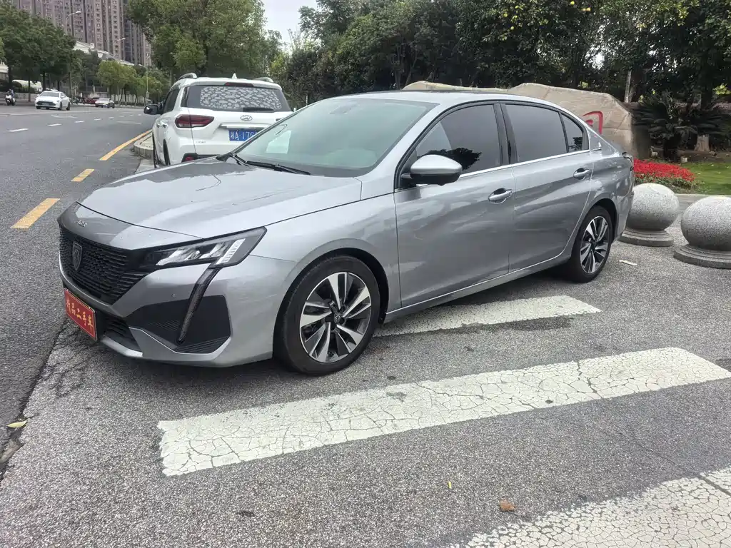 Peugeot 408