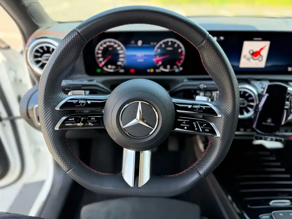 Mercedes-Benz A-Class — миниатюра 11