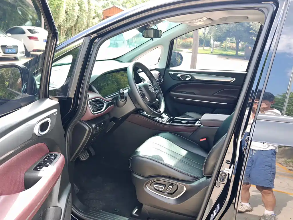 GAC Trumpchi M6 2023 — фото 9