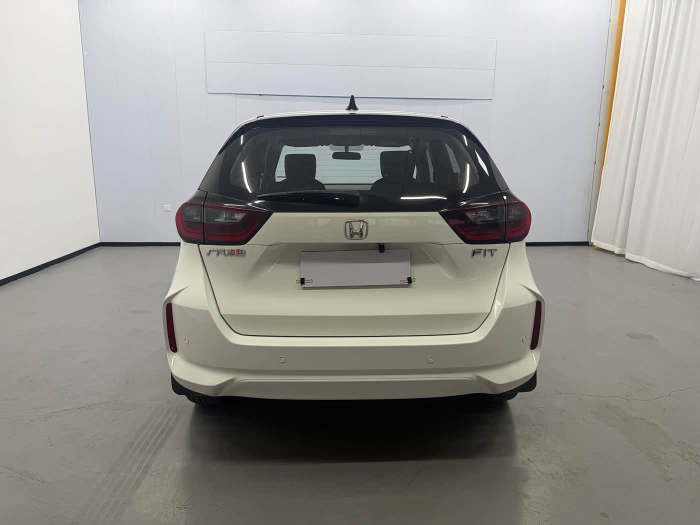 Honda Fit 1.5 л 2021 г. Белый, пробег 48000 км