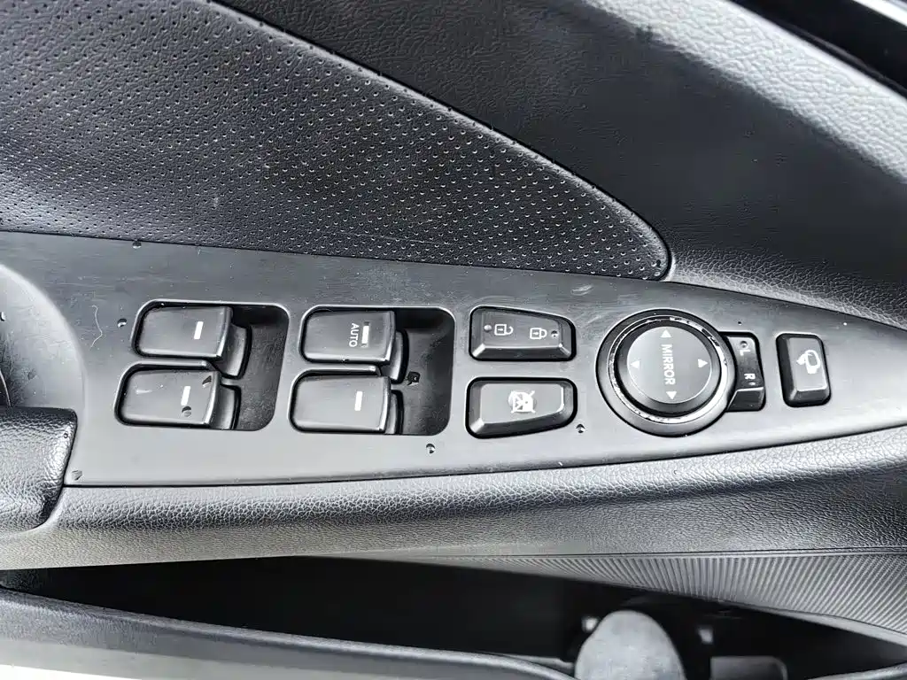 Hyundai Sonata — миниатюра 9