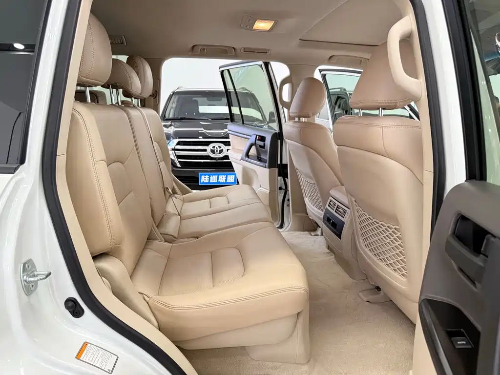 Toyota Land Cruiser 2020 4.0L AT