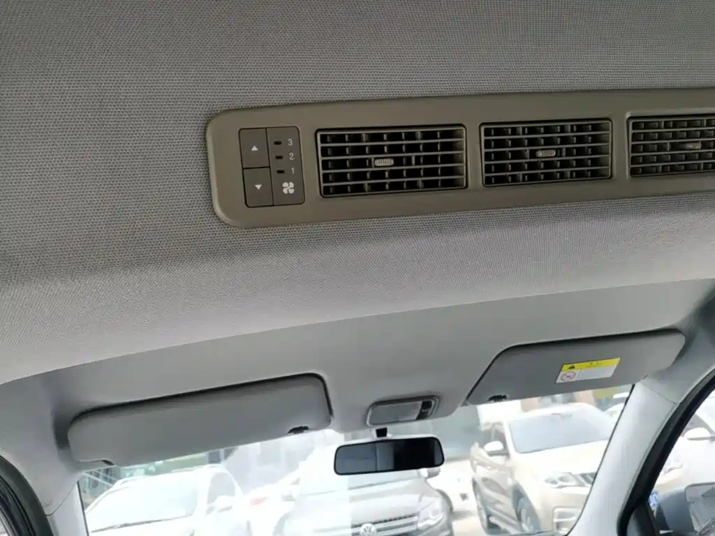 Заказать Wuling Hongguang EV 2026 года за 2 242 591 ₽  из Китая